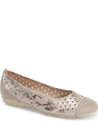 beige Ballerinas mit geometrischem Muster