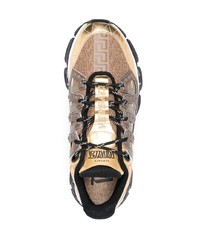 beige bedruckte Leder niedrige Sneakers von Versace