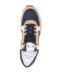 beige bedruckte niedrige Sneakers von Armani Exchange