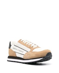 beige bedruckte niedrige Sneakers von Armani Exchange