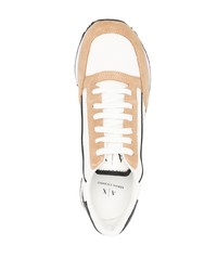 beige bedruckte niedrige Sneakers von Armani Exchange