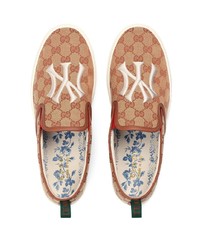 beige bedruckte Slip-On Sneakers aus Segeltuch von Gucci