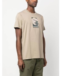 beige bedrucktes T-Shirt mit einem Rundhalsausschnitt von Maharishi