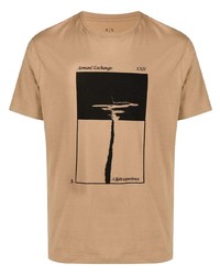 beige bedrucktes T-Shirt mit einem Rundhalsausschnitt von Armani Exchange