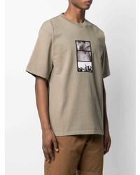 beige bedrucktes T-Shirt mit einem Rundhalsausschnitt von GR10K