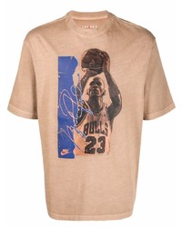 beige bedrucktes T-Shirt mit einem Rundhalsausschnitt von Jordan