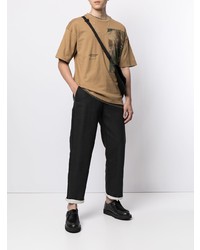 beige bedrucktes T-Shirt mit einem Rundhalsausschnitt von Yoshiokubo