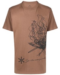 beige bedrucktes T-Shirt mit einem Rundhalsausschnitt von Snow Peak