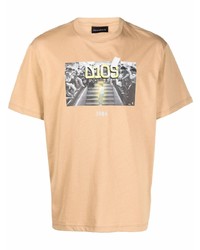 beige bedrucktes T-Shirt mit einem Rundhalsausschnitt von Throwback.