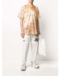 beige bedrucktes T-Shirt mit einem Rundhalsausschnitt von Doublet