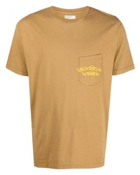 beige bedrucktes T-Shirt mit einem Rundhalsausschnitt von Universal Works
