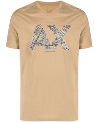 beige bedrucktes T-Shirt mit einem V-Ausschnitt