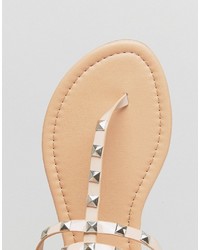 beige beschlagene flache Sandalen von Asos