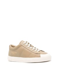 beige beschlagene Leder niedrige Sneakers von Valentino Garavani