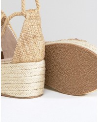 beige bestickte Sandalen von Asos