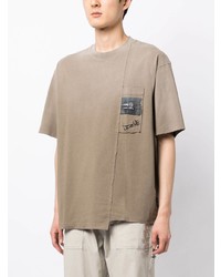 beige besticktes T-Shirt mit einem Rundhalsausschnitt von Izzue