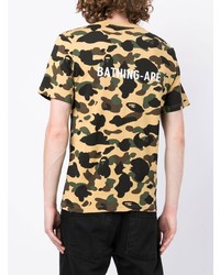 beige Camouflage T-Shirt mit einem Rundhalsausschnitt von A Bathing Ape