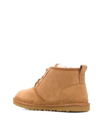 beige Chukka-Stiefel aus Wildleder von UGG