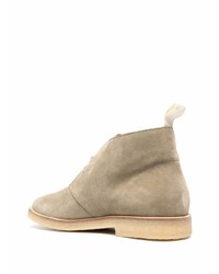 beige Chukka-Stiefel aus Wildleder von Common Projects