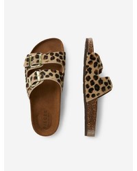 beige flache Sandalen aus Kalbshaar mit Leopardenmuster von Pieces