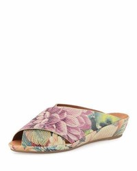 beige flache Sandalen aus Leder mit Blumenmuster