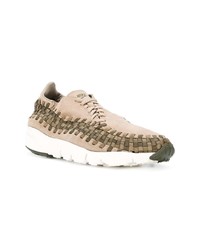 beige geflochtene Wildleder niedrige Sneakers von Nike