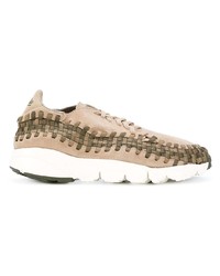 beige geflochtene Wildleder niedrige Sneakers von Nike