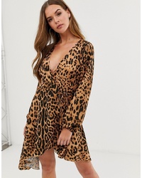 beige gerade geschnittenes Kleid mit Leopardenmuster von In The Style