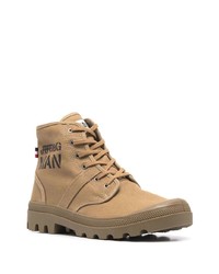 beige hohe Sneakers aus Segeltuch von Junya Watanabe