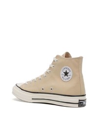 beige hohe Sneakers aus Segeltuch von Converse