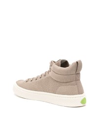 beige hohe Sneakers aus Segeltuch von Cariuma