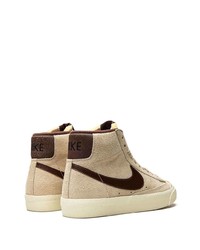 beige hohe Sneakers aus Wildleder von Nike