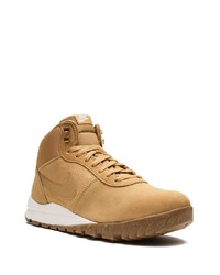 beige hohe Sneakers aus Wildleder von Nike