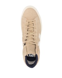 beige hohe Sneakers aus Wildleder von Veja