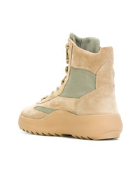 beige hohe Sneakers aus Wildleder von Yeezy