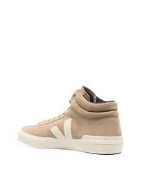 beige hohe Sneakers aus Wildleder von Veja