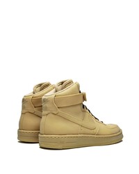 beige hohe Sneakers von Nike