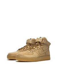 beige hohe Sneakers von Nike