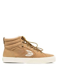 beige hohe Sneakers von Cariuma