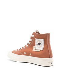 beige hohe Sneakers von Converse