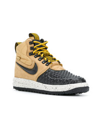 beige hohe Sneakers von Nike