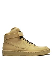 beige hohe Sneakers von Nike