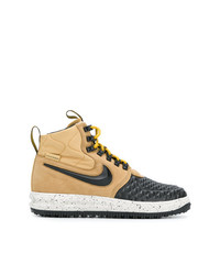 beige hohe Sneakers von Nike