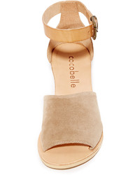 beige Keilsandaletten aus Wildleder von Cocobelle