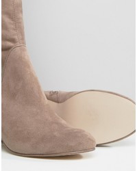 beige kniehohe Stiefel von Asos