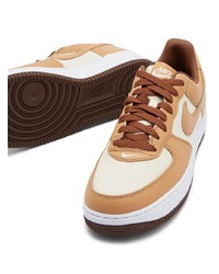 beige Leder niedrige Sneakers von Nike