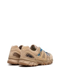 beige Leder niedrige Sneakers von Asics