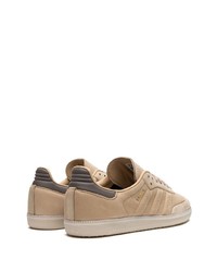 beige Leder niedrige Sneakers von adidas