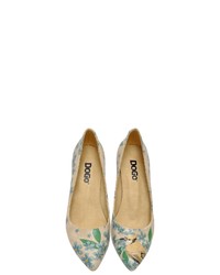 beige Leder Pumps mit Blumenmuster von DOGO