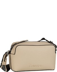 beige Leder Umhängetasche von Calvin Klein